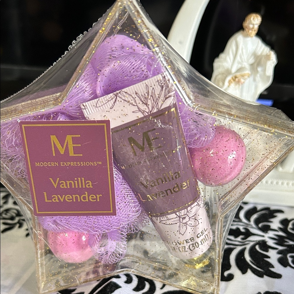 Expressions Vanilla-Lavender Star Gift Set or blush cream and spray set   New